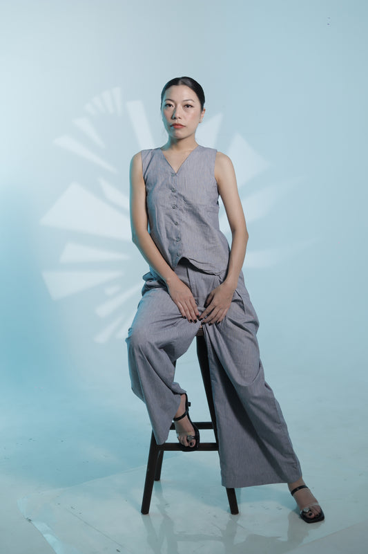 Grey Sleeveless Vest and Wide-Leg Pant Set – Modern Tailored Womenswear