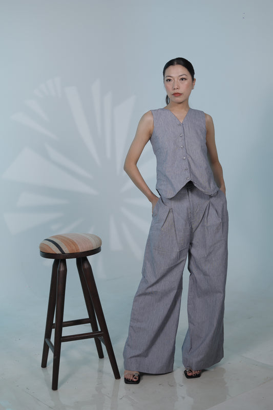 Grey Sleeveless Vest and Wide-Leg Pant Set – Modern Tailored Womenswear