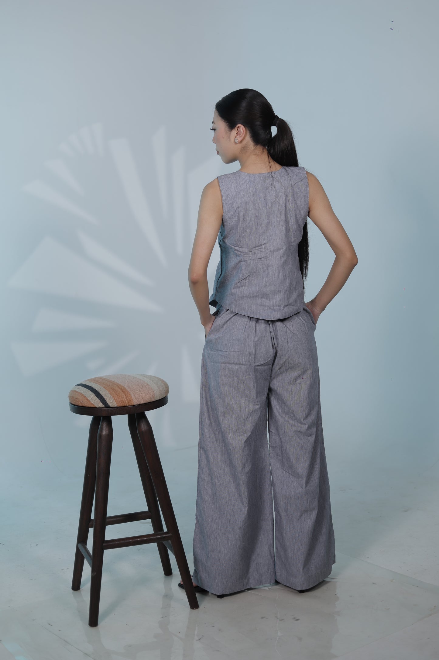 Grey Sleeveless Vest and Wide-Leg Pant Set – Modern Tailored Womenswear